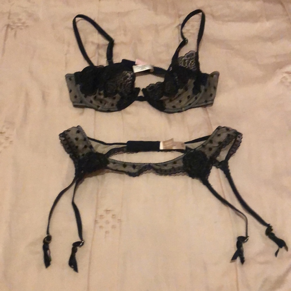 VS Bra & Garter Set